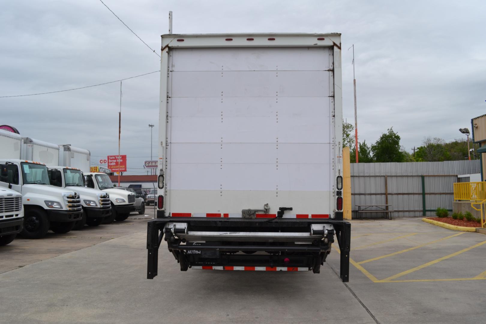 2017 WHITE /BLACK FREIGHTLINER M2-106 with an CUMMINS ISB 6.7L 260HP engine, ALLISON 2500RDS AUTOMATIC transmission, located at 9172 North Fwy, Houston, TX, 77037, (713) 910-6868, 29.887470, -95.411903 - 26,000LB GVWR NON CDL , MORGAN 26FT BOX, 13FT CLEARANCE, HEIGHT 103" X WIDTH 102", AIR RIDE, EXTENDED CAB BENCH SEAT, 80 GALLON FUEL TANK, POWER WINDOWS, LOCKS, & MIRRORS, COLD A/C, MAXON 3,000LB CAPACITY ALUMINUM LIFT GATE - Photo#15